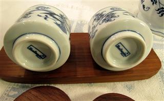VINTAGE BLUE DANUBE BLUE ONION JAPAN BISCUIT JAR & JAMJARS W/WOOD LID & TRAY